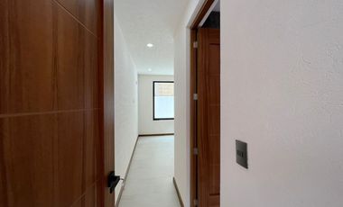 CASA NUEVA EN VENTA CON RECÁMARA EN PLANTA BAJA EN VENTA FRACC. PRADERAS ALTOZANO JUNTO A CLUB DE GOLF ALTOZANO