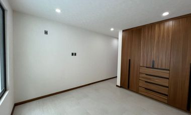 CASA NUEVA EN VENTA CON RECÁMARA EN PLANTA BAJA EN VENTA FRACC. PRADERAS ALTOZANO JUNTO A CLUB DE GOLF ALTOZANO