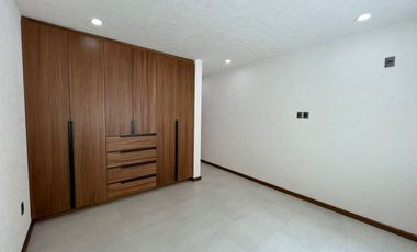 CASA NUEVA EN VENTA CON RECÁMARA EN PLANTA BAJA EN VENTA FRACC. PRADERAS ALTOZANO JUNTO A CLUB DE GOLF ALTOZANO