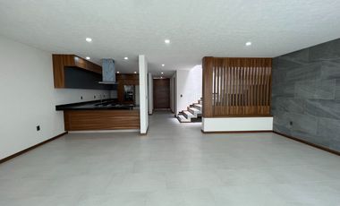 CASA NUEVA EN VENTA CON RECÁMARA EN PLANTA BAJA EN VENTA FRACC. PRADERAS ALTOZANO JUNTO A CLUB DE GOLF ALTOZANO