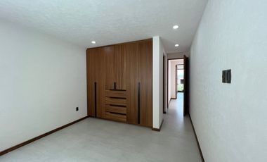 CASA NUEVA EN VENTA CON RECÁMARA EN PLANTA BAJA EN VENTA FRACC. PRADERAS ALTOZANO JUNTO A CLUB DE GOLF ALTOZANO