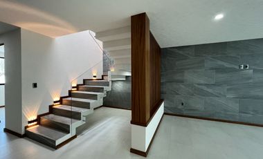 CASA NUEVA EN VENTA CON RECÁMARA EN PLANTA BAJA EN VENTA FRACC. PRADERAS ALTOZANO JUNTO A CLUB DE GOLF ALTOZANO