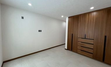 CASA NUEVA EN VENTA CON RECÁMARA EN PLANTA BAJA EN VENTA FRACC. PRADERAS ALTOZANO JUNTO A CLUB DE GOLF ALTOZANO