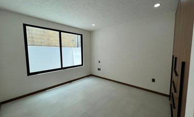 CASA NUEVA EN VENTA CON RECÁMARA EN PLANTA BAJA EN VENTA FRACC. PRADERAS ALTOZANO JUNTO A CLUB DE GOLF ALTOZANO