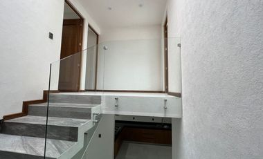 CASA NUEVA EN VENTA CON RECÁMARA EN PLANTA BAJA EN VENTA FRACC. PRADERAS ALTOZANO JUNTO A CLUB DE GOLF ALTOZANO