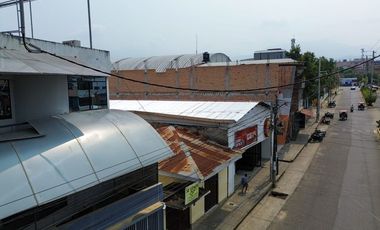 Ubicación estratégica en la Av. Alfonso Ugarte, importante arteria de Tarapoto con alto tránsito peatonal y vehicular. ¡Ver mapa!