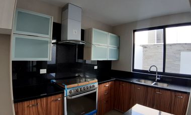 Casa en Venta nueva con roof garden en coto en Solares en Zapopan