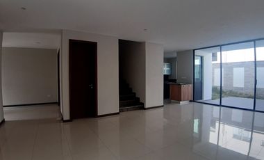 Casa en Venta nueva con roof garden en coto en Solares en Zapopan