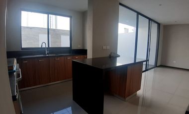 Casa en Venta nueva con roof garden en coto en Solares en Zapopan