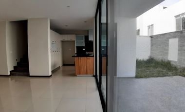 Casa en Venta nueva con roof garden en coto en Solares en Zapopan