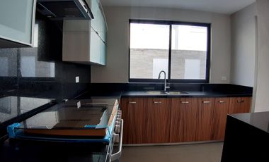 Casa en Venta nueva con roof garden en coto en Solares en Zapopan