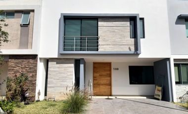 Casa en Venta nueva con roof garden en coto en Solares en Zapopan