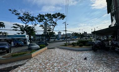 En alquiler local comercial en Albocentro 5 frente a Fybeca de la alborada