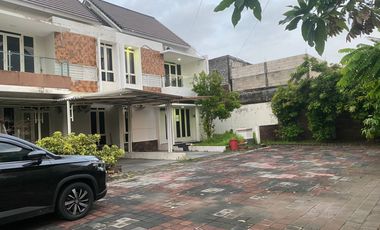 Rumah 2 lantai Taman Botanical PPS Suci Manyar Gresik