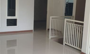 Rumah 2 lantai Taman Botanical PPS Suci Manyar Gresik