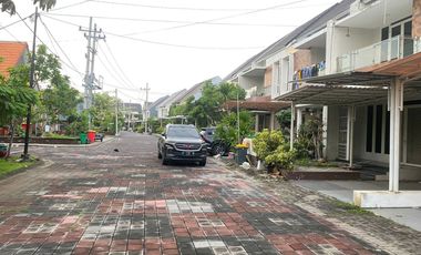Rumah 2 lantai Taman Botanical PPS Suci Manyar Gresik