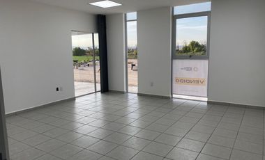 Bodega en Renta en parque a un lado de la Toyota