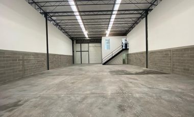 Bodega en Renta en parque a un lado de la Toyota