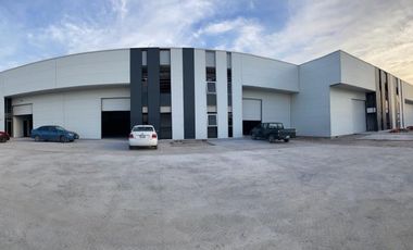 Bodega en Renta en parque a un lado de la Toyota