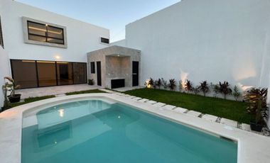 Casa con balcón, jardín y alberca privada, Repobladores, venta, Cozumel.