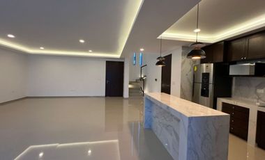 Casa con balcón, jardín y alberca privada, Repobladores, venta, Cozumel.