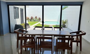 Casa con balcón, jardín y alberca privada, Repobladores, venta, Cozumel.