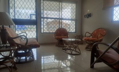 **Apartamento en Renta cuatro dormitorios, Piscina y Garaje San Lorenzo Salinas Ecuador**