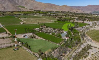 Hermoso terreno de 1,12 ha, con casa amoblada y orilla de río, Valle del Elqui. $245 millones