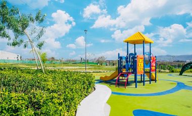 CASA EN VENTA EN FRACCIONAMIENTO A 15 MIN. DE CUERNAVACA, MORELOS. ALBERCAS, MULTI CANCHAS Y PET PARK.