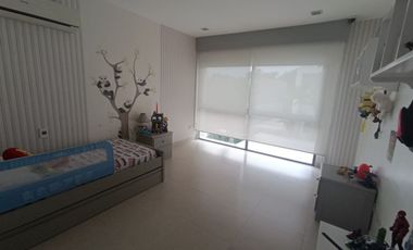 Isla Mocoli, Renta de Hermosa Casa con Piscina