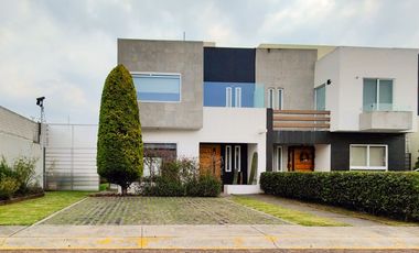 Casa en Venta Metepec con excedente de terreno y moderno espacio adicional multifuncional