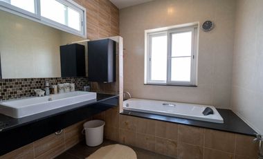 4 Bedroom Pool Villa in Wang Tan Development