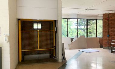 PR18880 Bodega en venta en el sector Villa Carlota, El Poblado, Medellin