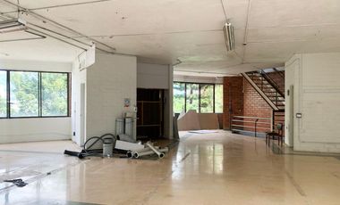 PR18880 Bodega en venta en el sector Villa Carlota, El Poblado, Medellin