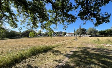 VENDO RANCHO 5.5 HECTAREAS CARRETERA SAN MIGUEL A DOLORES, CON CASAS, CABALLERIZAS, POZO, PEGADAS AL RIO LAJA Y CARRETERA DEL LADO DE DOLORES, HIDALGO