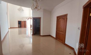 VENTA DE AMPLIA CASA EN RINCON DE LAS LOMAS