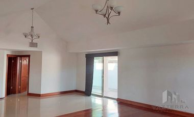 VENTA DE AMPLIA CASA EN RINCON DE LAS LOMAS