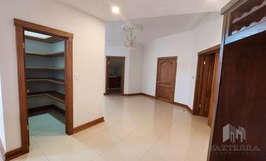 VENTA DE AMPLIA CASA EN RINCON DE LAS LOMAS