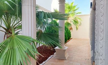 VENTA DE AMPLIA CASA EN RINCON DE LAS LOMAS