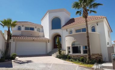VENTA DE AMPLIA CASA EN RINCON DE LAS LOMAS