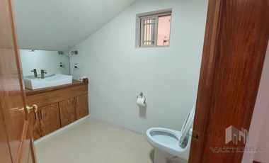 VENTA DE AMPLIA CASA EN RINCON DE LAS LOMAS