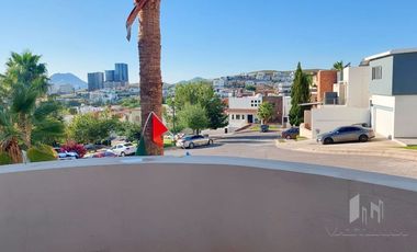 VENTA DE AMPLIA CASA EN RINCON DE LAS LOMAS