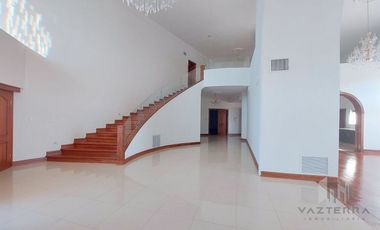VENTA DE AMPLIA CASA EN RINCON DE LAS LOMAS