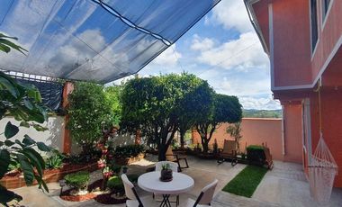 Casa COLINA II amueblada, de gran tamaño, muy cerca del pueblo bonitas vistas y conetada con la naturaleza en Ixtapan de la Sal EDOMEX