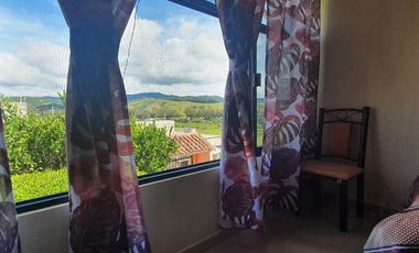 Casa COLINA II amueblada, de gran tamaño, muy cerca del pueblo bonitas vistas y conetada con la naturaleza en Ixtapan de la Sal EDOMEX