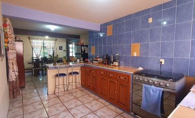 Casa COLINA II amueblada, de gran tamaño, muy cerca del pueblo bonitas vistas y conetada con la naturaleza en Ixtapan de la Sal EDOMEX