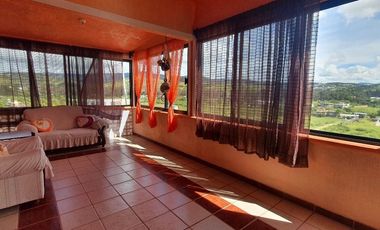 Casa COLINA II amueblada, de gran tamaño, muy cerca del pueblo bonitas vistas y conetada con la naturaleza en Ixtapan de la Sal EDOMEX
