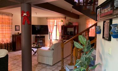 Casa COLINA II amueblada, de gran tamaño, muy cerca del pueblo bonitas vistas y conetada con la naturaleza en Ixtapan de la Sal EDOMEX