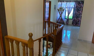 Casa COLINA II amueblada, de gran tamaño, muy cerca del pueblo bonitas vistas y conetada con la naturaleza en Ixtapan de la Sal EDOMEX