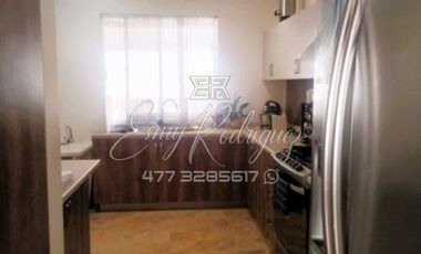 CASA EN VENTA EN LOMAS DEL REFUGIO, LEÓN, GTO; EXCELENTE PRECIO, FRENTE A LA ANTORCHA